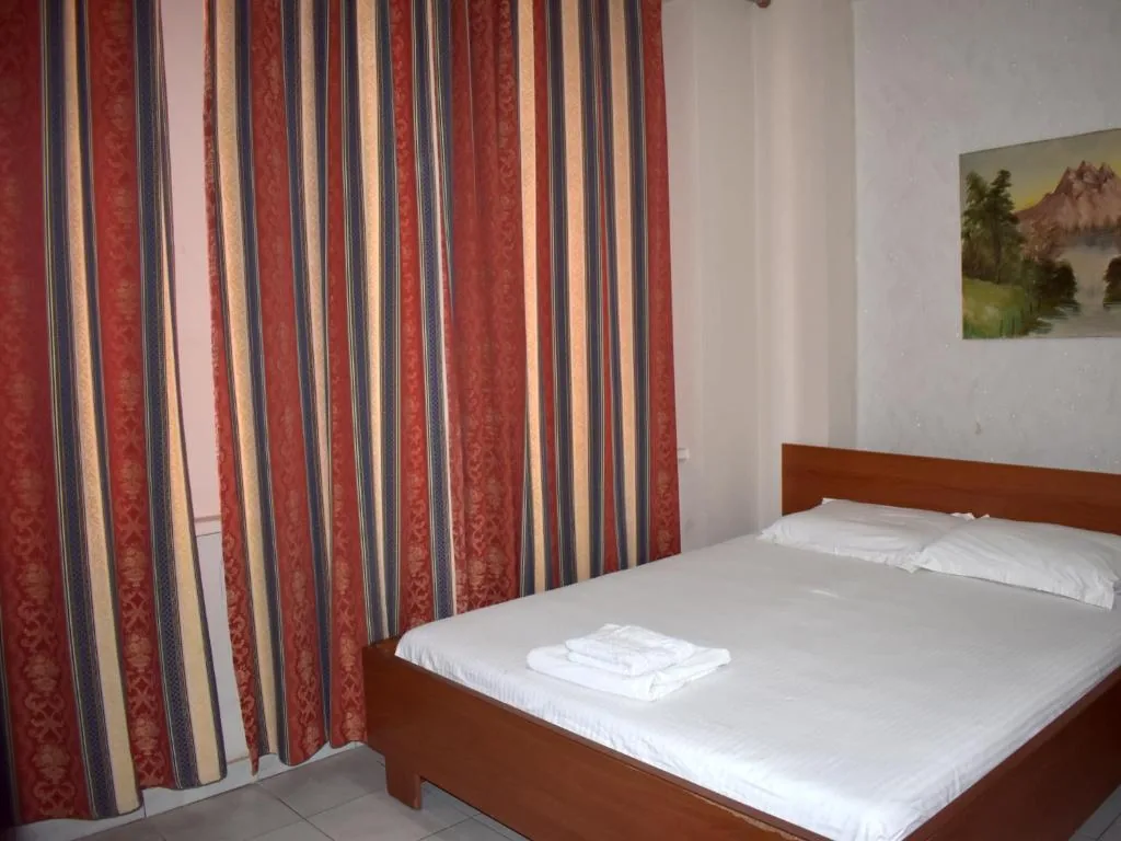 Double Room — Hotel Central